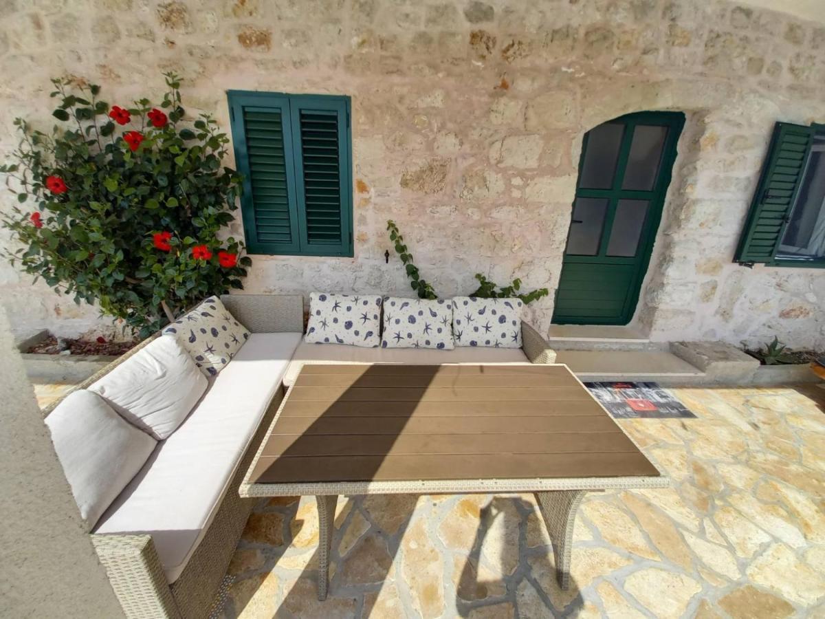 Robinson Medvidna Hvar Apartment Zastrazisce