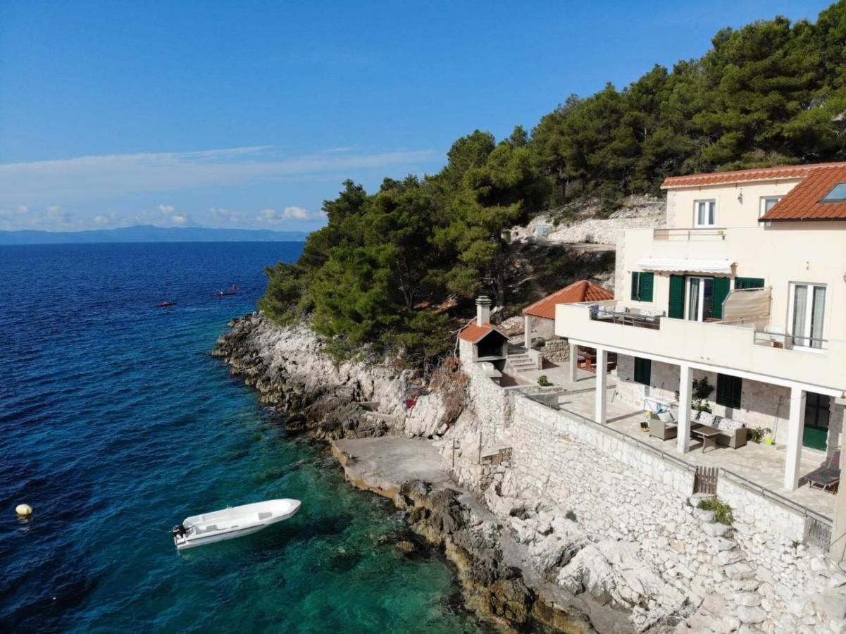 Robinson Medvidna Hvar * Zastrazisce