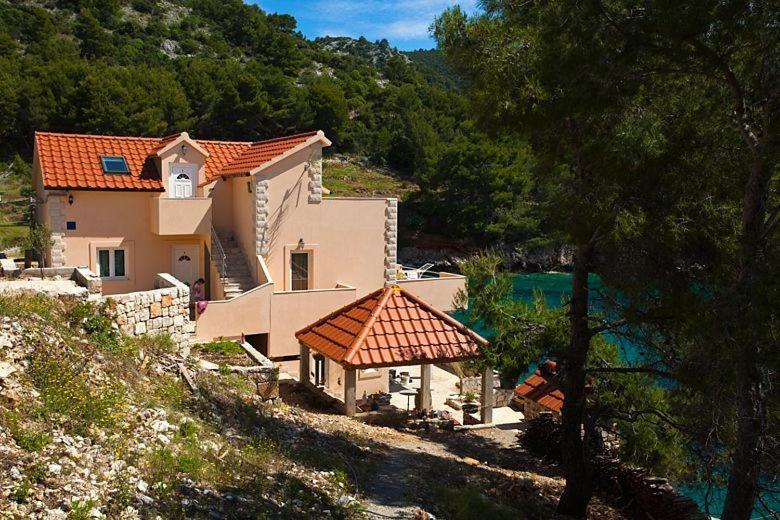 Robinson Medvidna Hvar